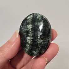 Load image into Gallery viewer, Seraphinite Palmstone