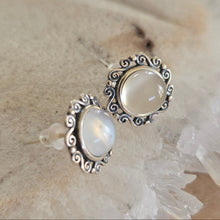 Load image into Gallery viewer, Moonstone Sterling Silver Filigree Stud Ear-ring - Round