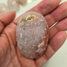 Load image into Gallery viewer, Flower Agate Palmstone