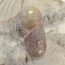 Load image into Gallery viewer, Flower Agate Palmstone