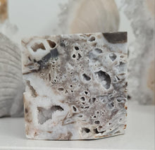 Load image into Gallery viewer, Sphalerite Cube - Spinning