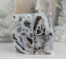 Load image into Gallery viewer, Sphalerite Cube - Spinning