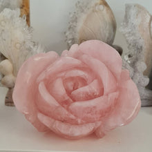 Load image into Gallery viewer, Rose Quartz Carved Rose