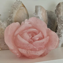 Load image into Gallery viewer, Rose Quartz Carved Rose