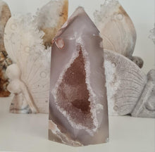 Load image into Gallery viewer, Dark Flower Agate with Druzy