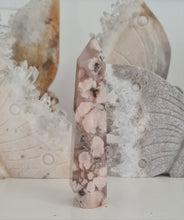 Load image into Gallery viewer, Flower Agate Tower