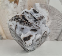 Load image into Gallery viewer, Sphalerite Cube - Spinning