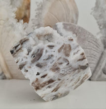 Load image into Gallery viewer, Sphalerite Cube - Spinning