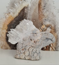 Load image into Gallery viewer, Quartz Cluster Eagle