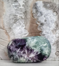Load image into Gallery viewer, Feather Fluorite Palmstone with Rainbows