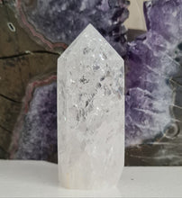 Load image into Gallery viewer, Crackle Quartz Tower