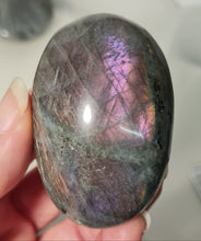 Load image into Gallery viewer, Purple Labradorite Palmstone