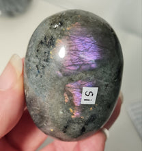 Load image into Gallery viewer, Purple Labradorite Palmstone