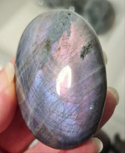 Load image into Gallery viewer, Purple Labradorite Palmstone