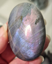 Load image into Gallery viewer, Purple Labradorite Palmstone