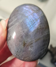 Load image into Gallery viewer, Purple Labradorite Palmstone