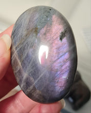 Load image into Gallery viewer, Purple Labradorite Palmstone