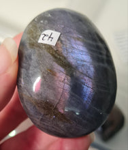 Load image into Gallery viewer, Purple Labradorite Palmstone