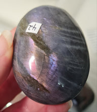 Load image into Gallery viewer, Purple Labradorite Palmstone