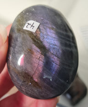 Load image into Gallery viewer, Purple Labradorite Palmstone