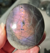 Load image into Gallery viewer, Purple Labradorite Palmstone