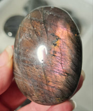Load image into Gallery viewer, Purple Labradorite Palmstone