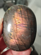 Load image into Gallery viewer, Purple Labradorite Palmstone
