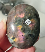 Load image into Gallery viewer, Purple Labradorite Palmstone