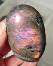 Load image into Gallery viewer, Purple Labradorite Palmstone