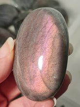 Load image into Gallery viewer, Purple Labradorite Palmstone