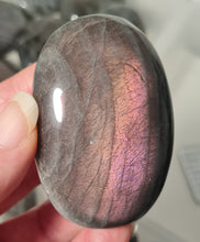 Load image into Gallery viewer, Purple Labradorite Palmstone