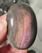Load image into Gallery viewer, Purple Labradorite Palmstone