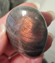 Load image into Gallery viewer, Purple Labradorite Palmstone