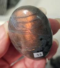 Load image into Gallery viewer, Purple Labradorite Palmstone