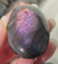 Load image into Gallery viewer, Purple Labradorite Palmstone