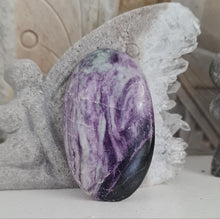 Load image into Gallery viewer, Kammererite Palmstone