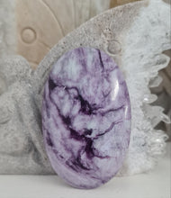 Load image into Gallery viewer, Kammererite Palmstone