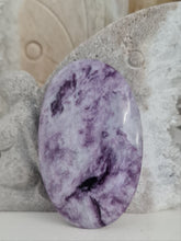Load image into Gallery viewer, Kammererite Palmstone