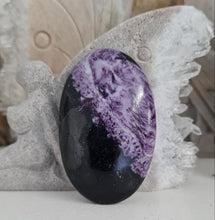 Load image into Gallery viewer, Kammererite Palmstone