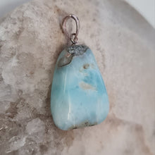 Load image into Gallery viewer, Larimar Macrame Armband/Bracelet