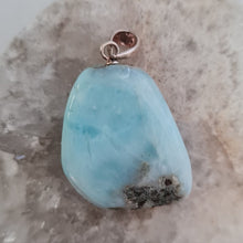 Load image into Gallery viewer, Larimar Macrame Armband/Bracelet