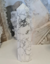 Load image into Gallery viewer, Howlite Tower