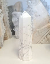 Load image into Gallery viewer, Howlite Tower