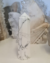 Load image into Gallery viewer, Howlite Tower