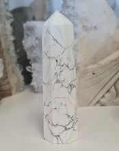 Load image into Gallery viewer, Howlite Tower
