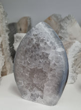 Load image into Gallery viewer, Druzy Agate Flame