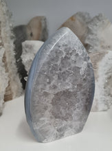 Load image into Gallery viewer, Druzy Agate Flame