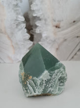 Load image into Gallery viewer, Green Quartz Rough Point