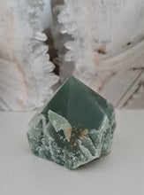Load image into Gallery viewer, Green Quartz Rough Point