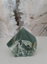 Load image into Gallery viewer, Green Quartz Rough Point